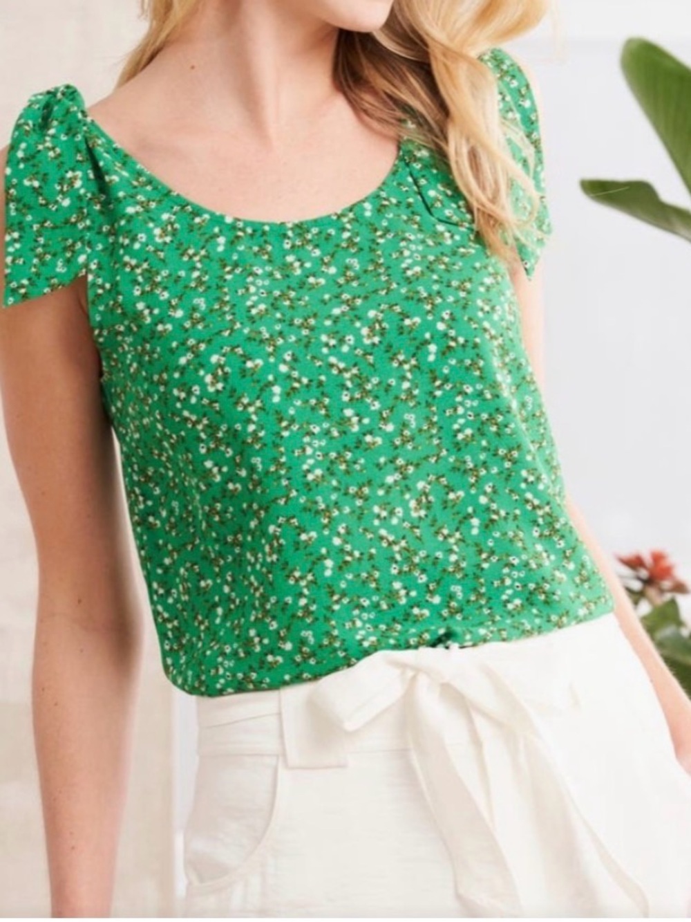 CeCe tie-shoulder tank top in green with a white and brown florals Size L